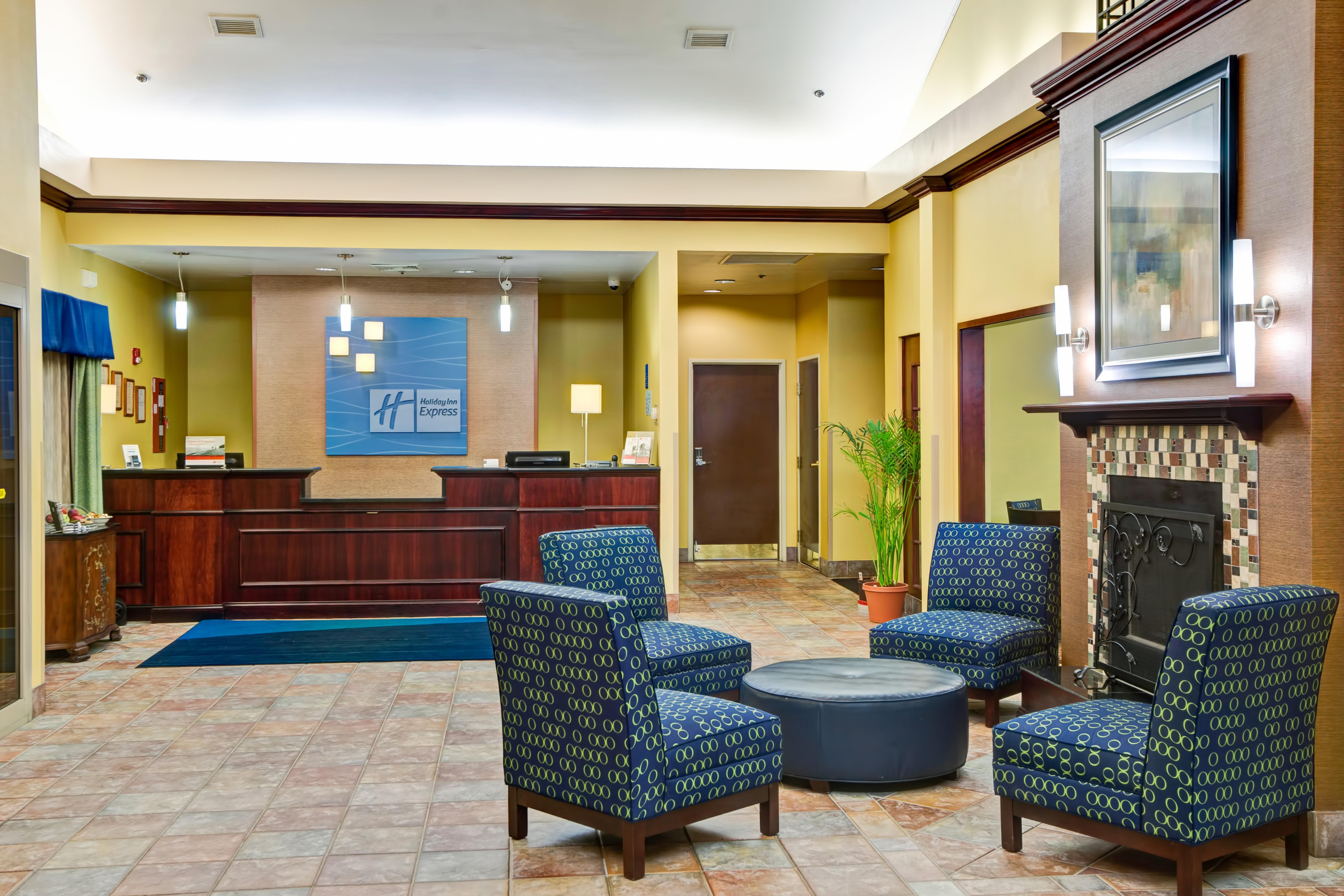 Holiday Inn Express Hotel & Suites Christiansburg By Ihg Exteriör bild