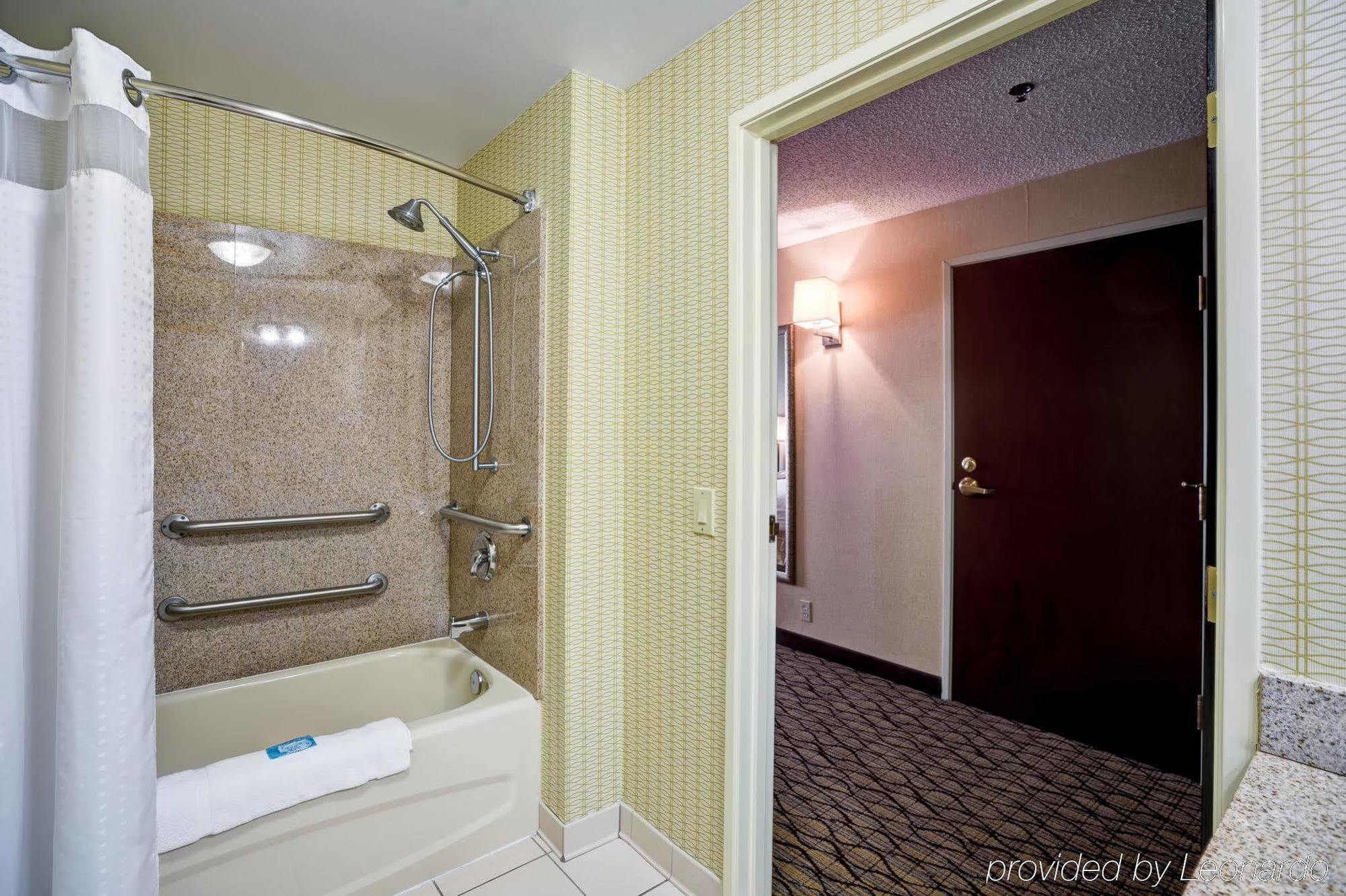 Holiday Inn Express Hotel & Suites Christiansburg By Ihg Exteriör bild